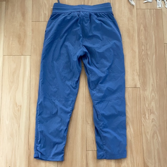 Lululemon Beyond the Studio Crop Size 6 - Picture 1 of 11